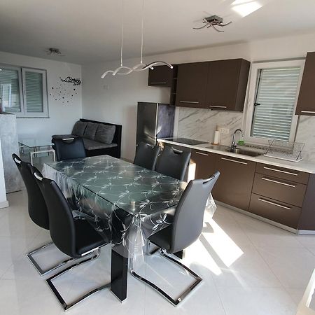 Apartmani Lanterna Krk Town Exterior foto