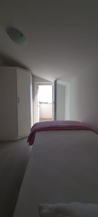 Apartmani Lanterna Krk Town Exterior foto