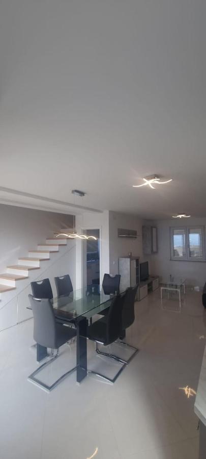 Apartmani Lanterna Krk Town Exterior foto